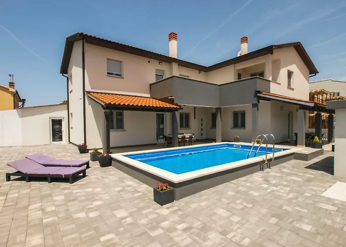 4 Stars Apartments-Pikula
