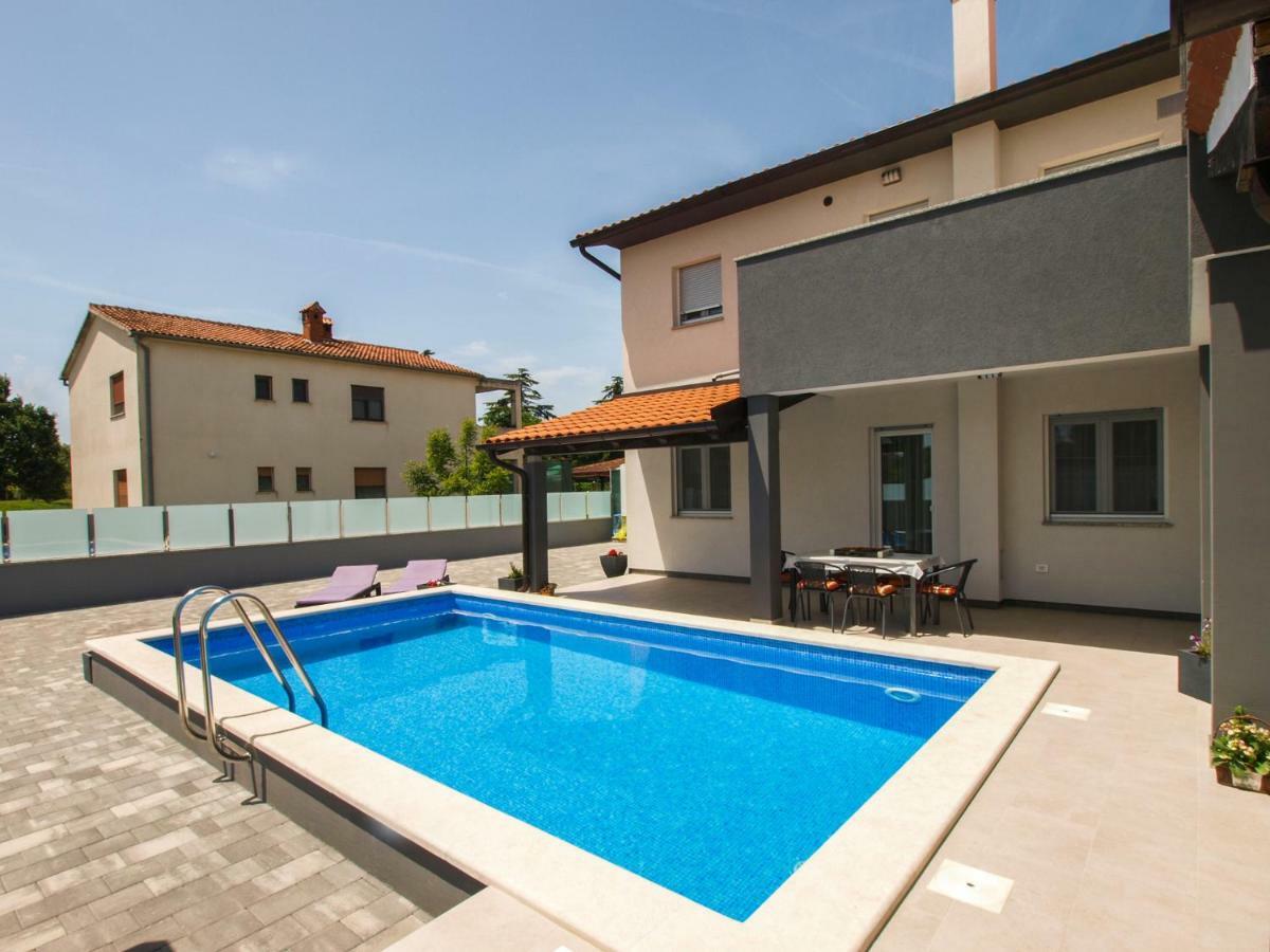 4 Stars Apartments-pikula Apartment Fazana