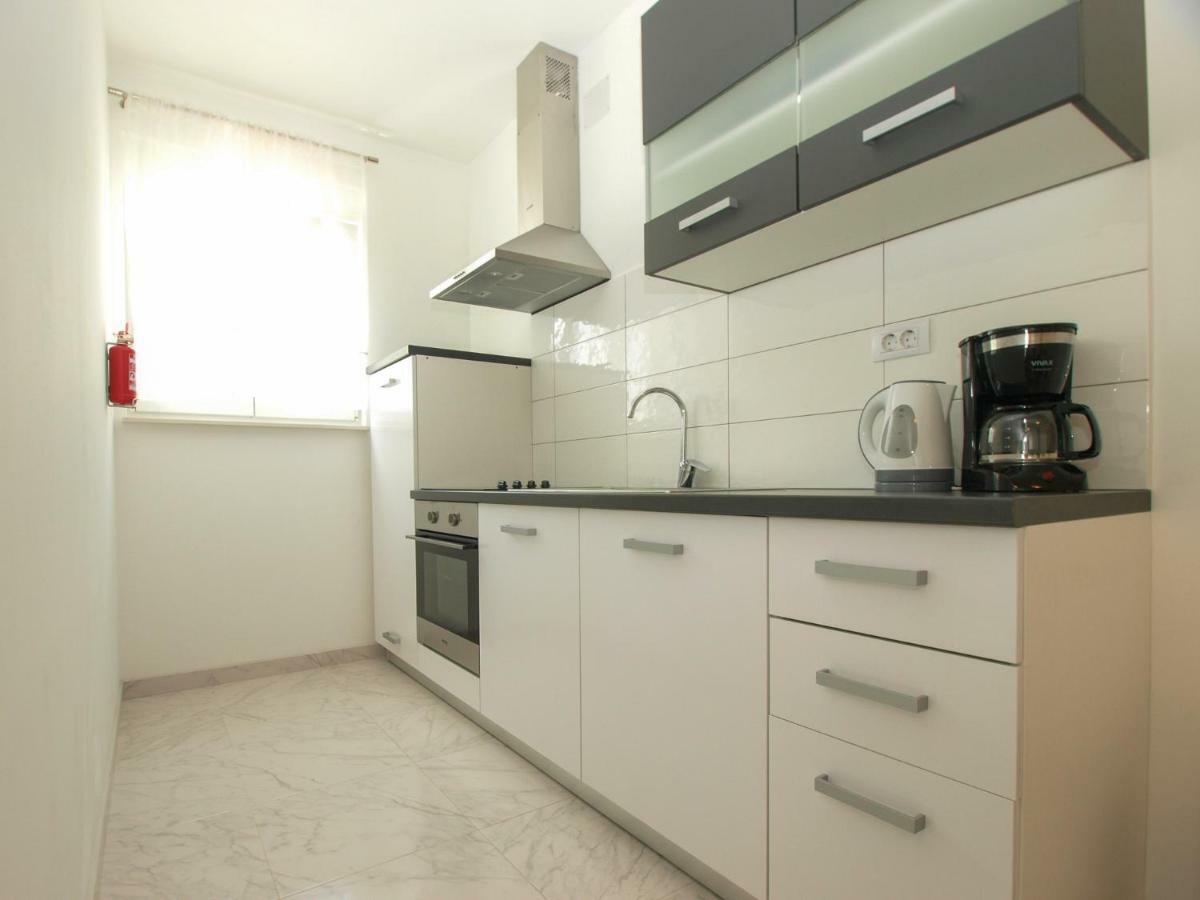 4 Stars Apartments-pikula Apartment