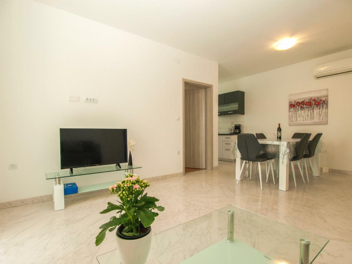 Marko 1670 Apartament