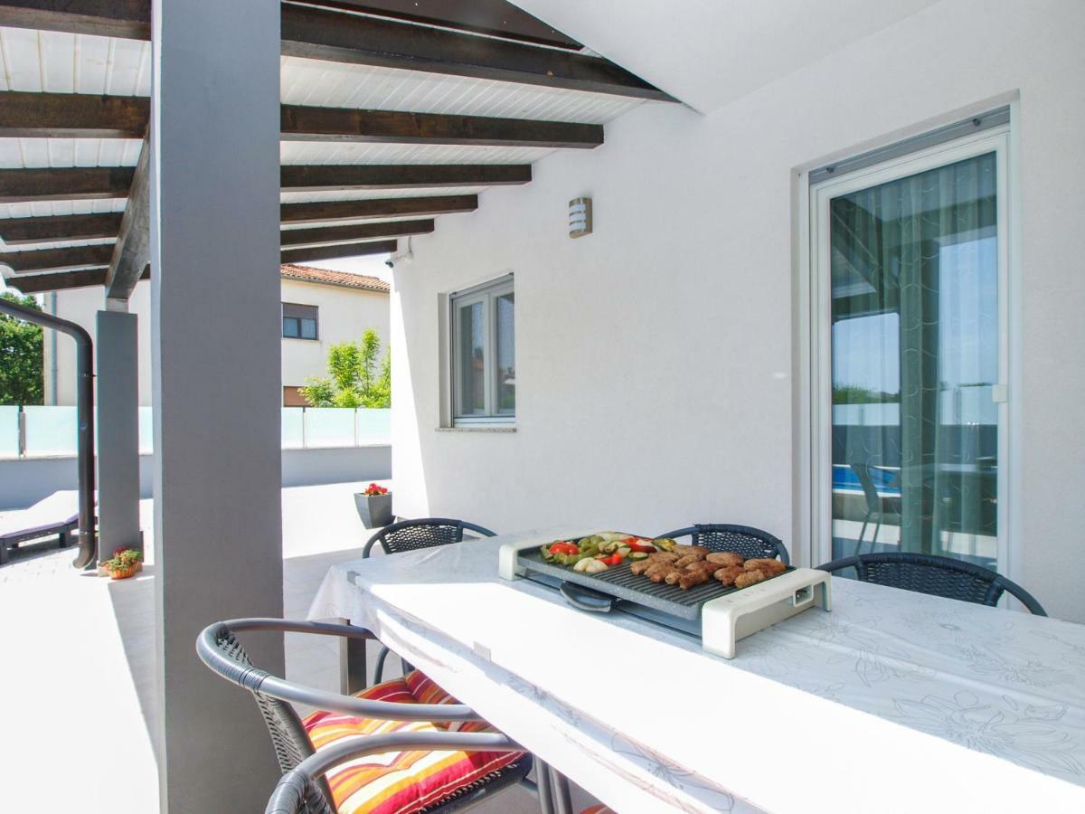 4 Stars Apartments-pikula Apartment Fazana