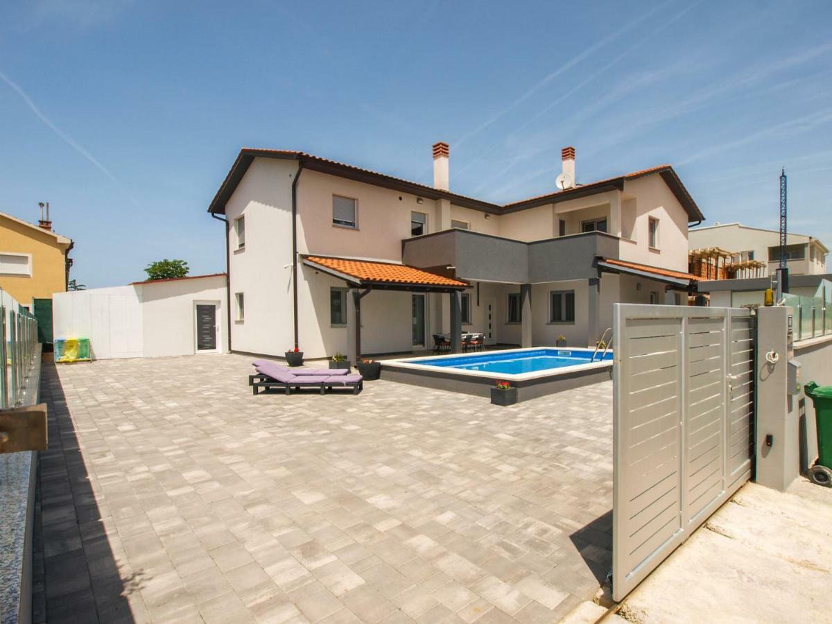 4 Stars Apartments-pikula Apartment Fazana