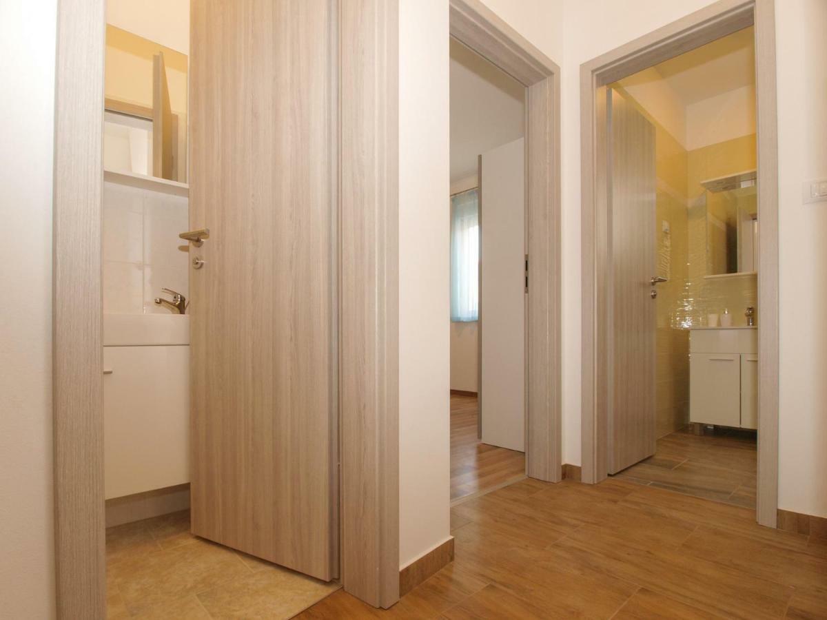 4 Stars Apartments-pikula Apartment Fazana