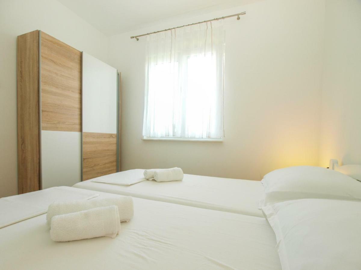 4 Stars Apartments-pikula Apartment Fazana
